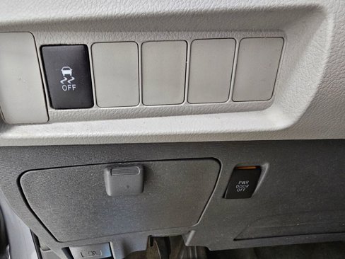 Used 2015 Toyota Sienna LE image 19