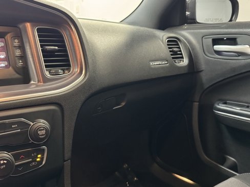 Used 2016 Dodge Charger SE image 21
