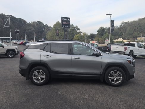 Used 2023 GMC Terrain SLE w/ Driver Convenience Package image 2