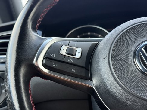Used 2018 Volkswagen GTI SE image 18