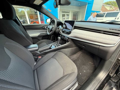 Used 2023 Jeep Compass Sport image 36