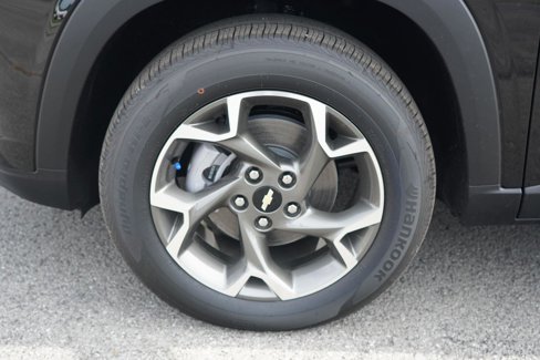 New 2025 Chevrolet Trax LT w/ Driver Confidence Package image 10