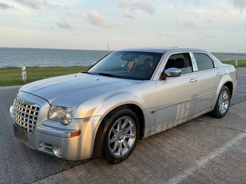 Used 2007 Chrysler 300 C w/ Luxury Group II image 1