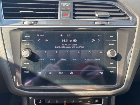 Used 2020 Volkswagen Tiguan SE w/ Panoramic Sunroof Package image 32