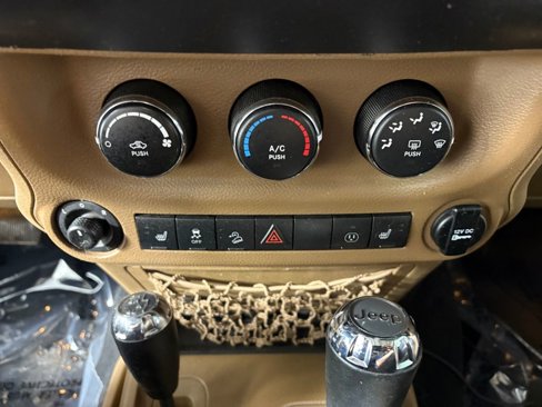 Used 2015 Jeep Wrangler Sahara w/ Connectivity Group image 17