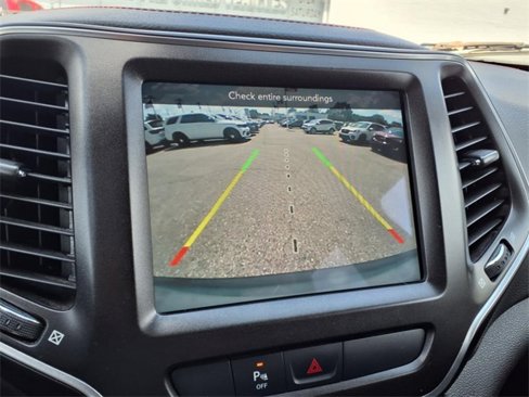 Used 2019 Jeep Cherokee Trailhawk w/ Cold Weather Group image 19