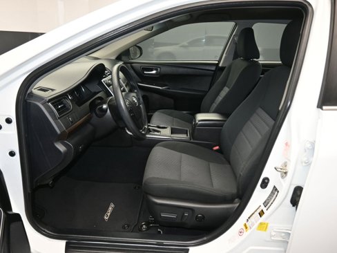Used 2016 Toyota Camry LE image 11