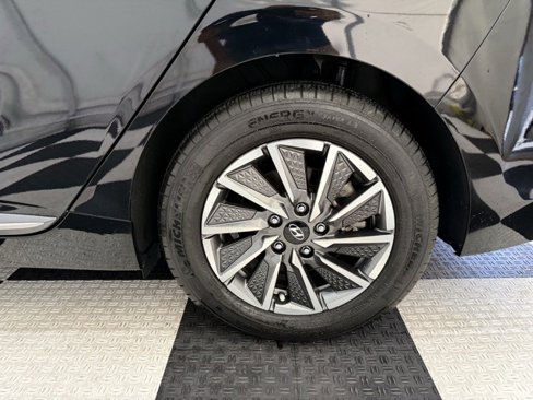 Used 2020 Hyundai Ioniq Limited image 10