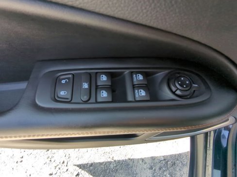 Used 2017 Jeep Compass Limited w/ Navigation Group image 13