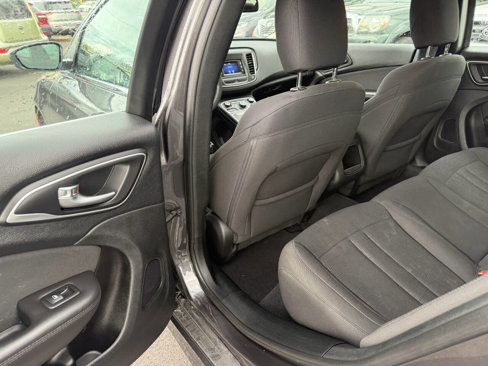 Used 2015 Chrysler 200 Limited image 14