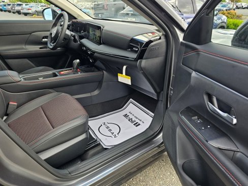 New 2025 Nissan Kicks SR w/ SR Premium Package image 11
