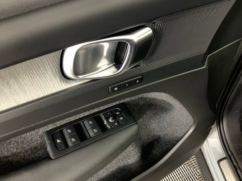 New 2025 Volvo XC40 B5 Core w/ Climate Package image 31