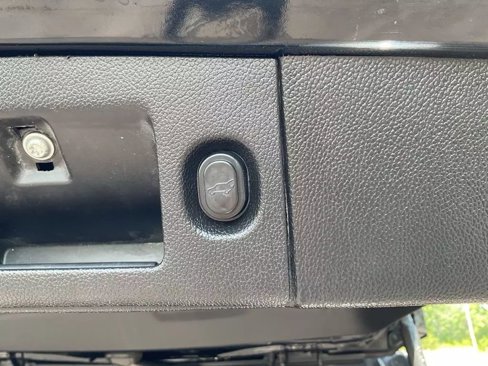 Used 2016 Chevrolet Suburban LTZ image 11