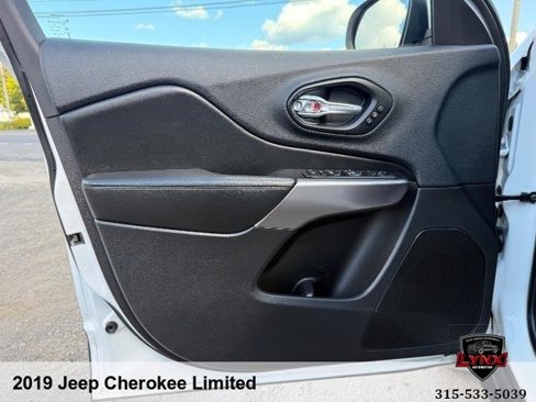 Used 2019 Jeep Cherokee Limited w/ Technology Group image 34