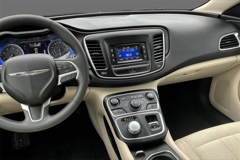 Used 2015 Chrysler 200 Limited image 3