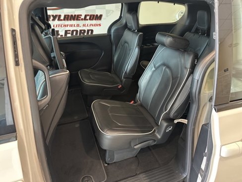 Used 2020 Chrysler Pacifica Limited image 9