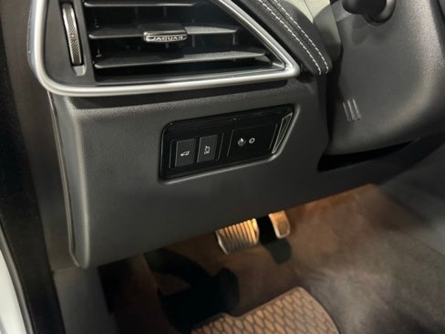 Used 2019 Jaguar F-PACE S image 13