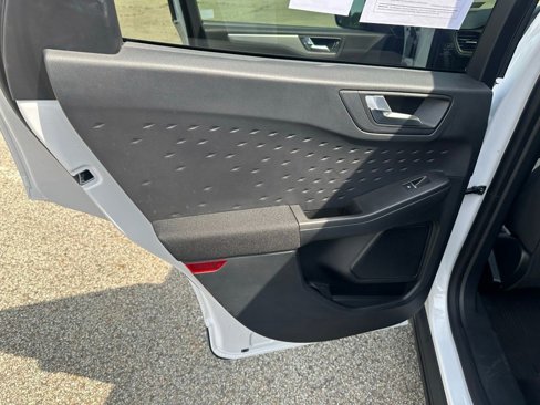 Used 2020 Ford Escape SE image 16