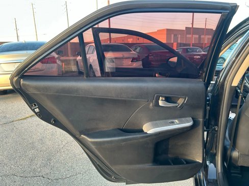 Used 2012 Toyota Camry SE image 11