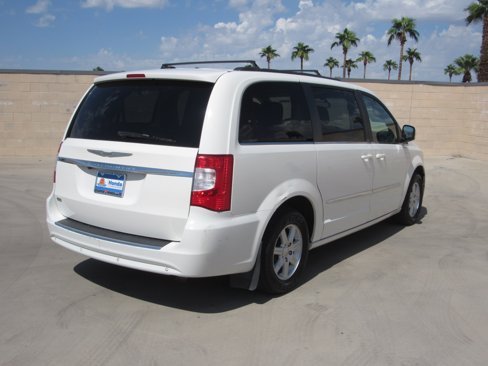 Used 2011 Chrysler Town & Country Touring image 5