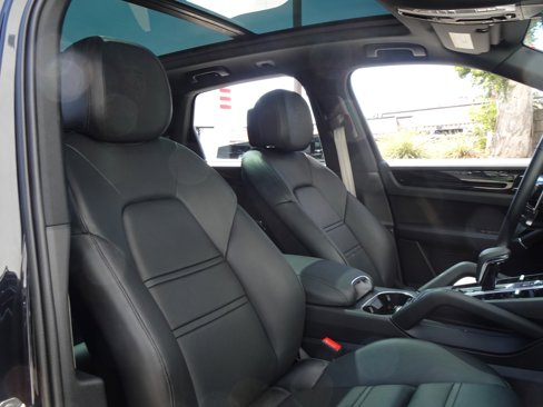 Used 2022 Porsche Cayenne Platinum Edition image 24