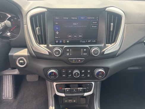 Used 2024 GMC Terrain SLT image 12