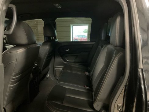 Used 2018 Nissan Titan SL w/ Midnight Edition image 10