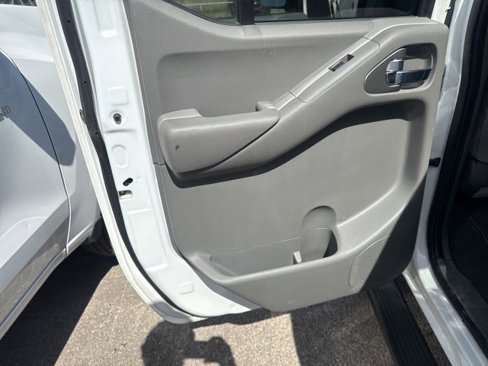 Used 2020 Nissan Frontier SV image 12
