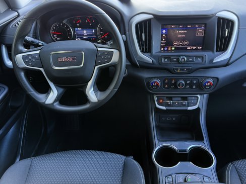 Used 2024 GMC Terrain SLE w/ Driver Convenience Package image 7