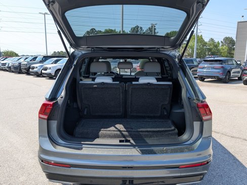 Used 2021 Volkswagen Tiguan SE R-Line image 31