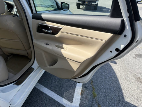Used 2013 Nissan Altima 2.5 SL w/ Technology Pkg image 2