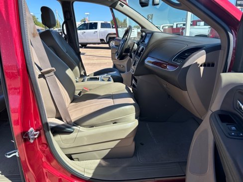 Used 2013 Chrysler Town & Country Touring image 22