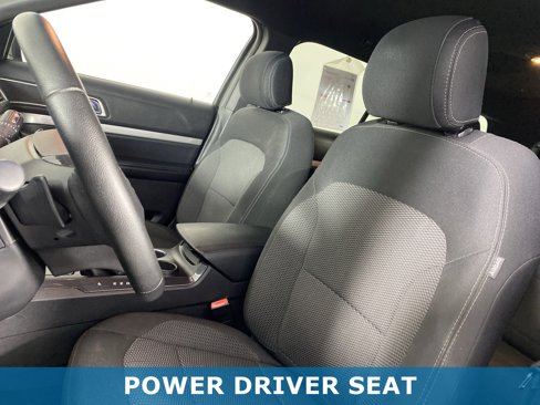Used 2017 Ford Explorer XLT image 15