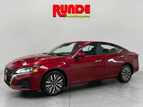 Used 2024 Nissan Altima 2.5 SV w/ SV Premium Package image 1