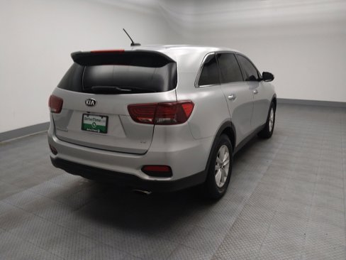 Used 2020 Kia Sorento LX image 9