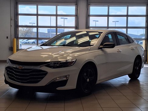 Used 2022 Chevrolet Malibu LS image 2