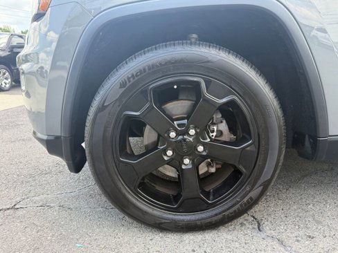 Used 2019 Jeep Grand Cherokee Laredo image 37