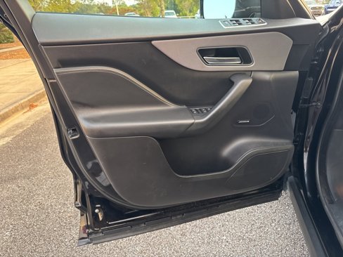 Used 2020 Jaguar F-PACE S image 11