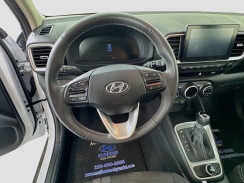 Certified 2025 Hyundai Venue SEL image 11