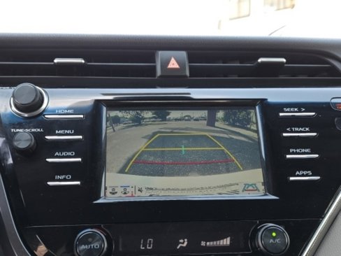 Used 2018 Toyota Camry SE image 19