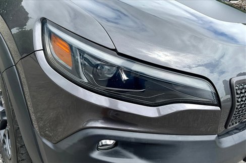 Used 2020 Jeep Cherokee Trailhawk image 30
