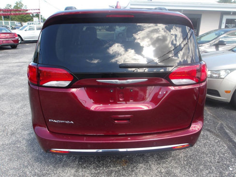 Used 2017 Chrysler Pacifica Touring-L image 7