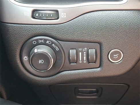 Used 2022 Jeep Cherokee Latitude Lux w/ Sun & Sound Group image 24