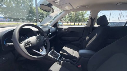 Certified 2024 Hyundai Venue SE image 34