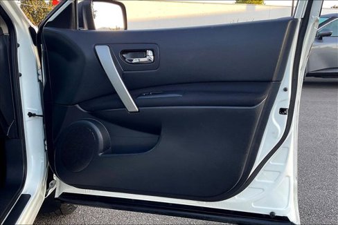 Used 2013 Nissan Rogue SV image 21