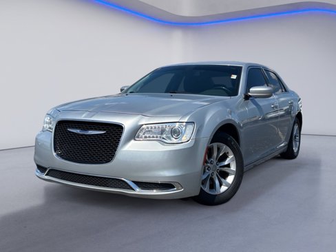 Used 2020 Chrysler 300 Touring image 2