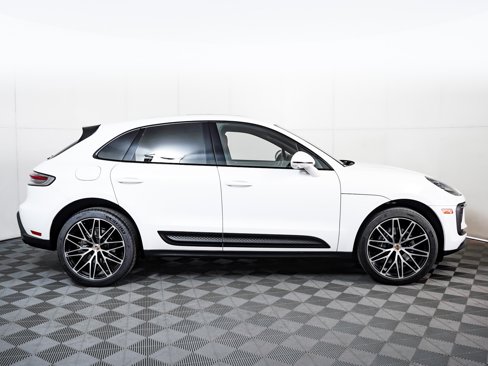 Certified 2023 Porsche Macan image 9