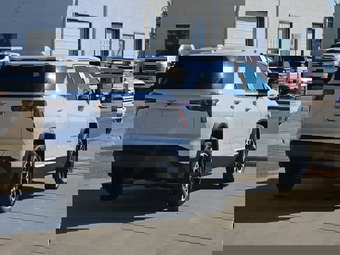 New 2026 Chevrolet Equinox LT image 4
