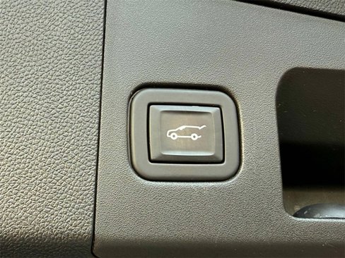 Certified 2021 Cadillac XT4 Premium Luxury w/ Technology Package image 18