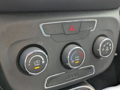 Used 2018 Jeep Compass Latitude image 13